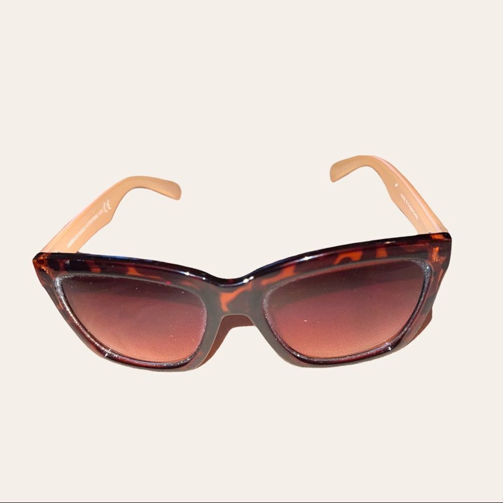 American Eagle outfitters tortoise frame brown tint sunglasses - Picture 3 of 7